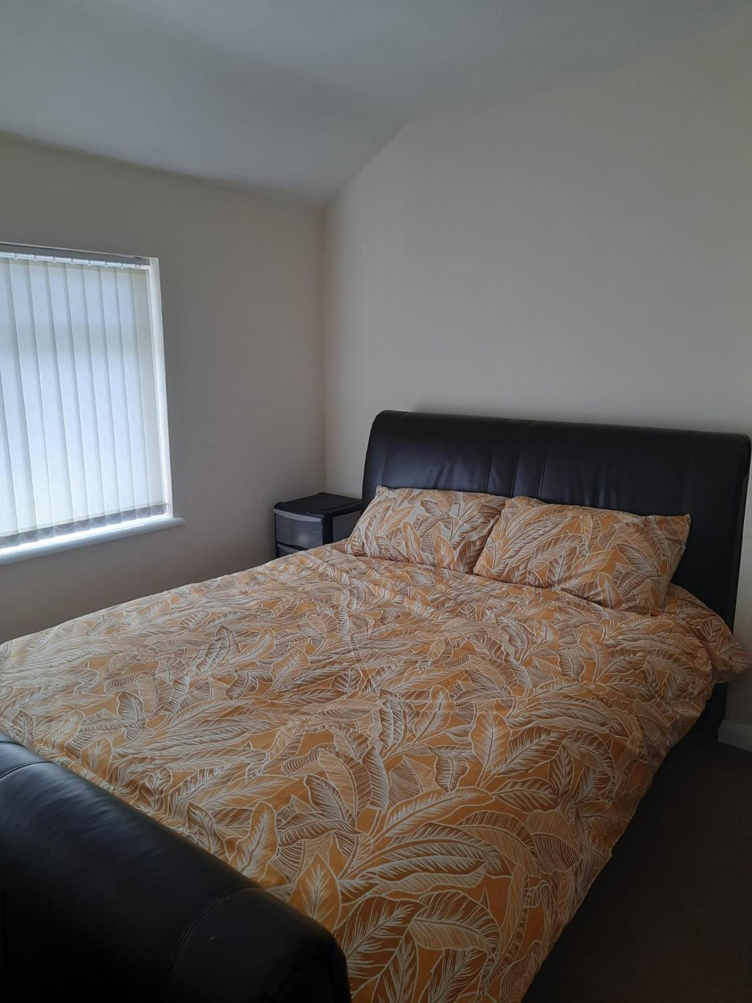 Entire Three Bedroom House In Birmingham Esterno foto